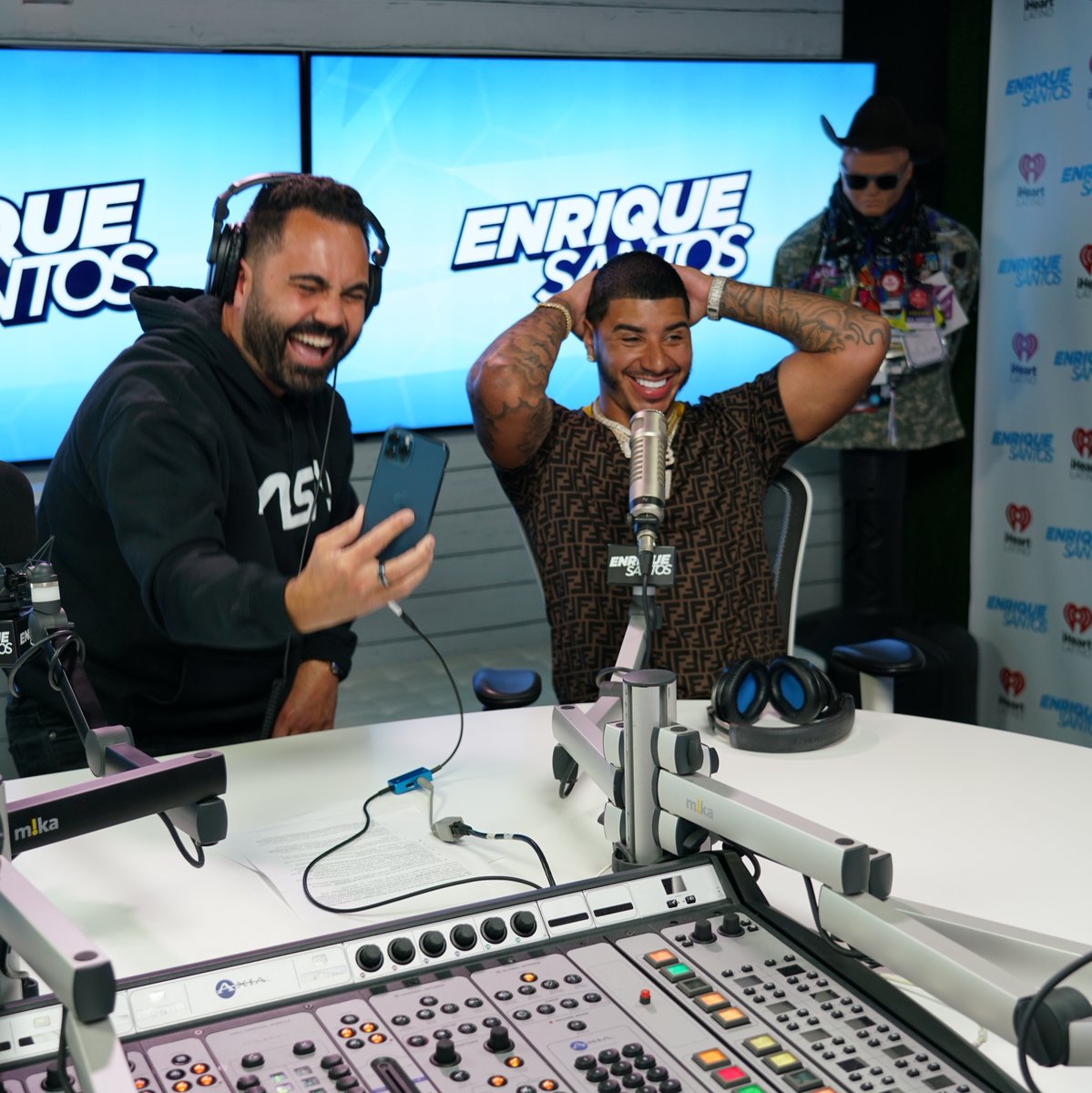 MoveWithEnrique's tweet photo. WHOOOPTY!! 

Rising artist @realcj_ stopped by the studio this week. Tune in #OnTheMove this Saturday for more with CJ. 😎

#CJ
#OnTheMove
#MoveWithEnrique
#EnriqueSantos ⁠
#EnriqueSantosShow https://t.co/U2FovHIHSX