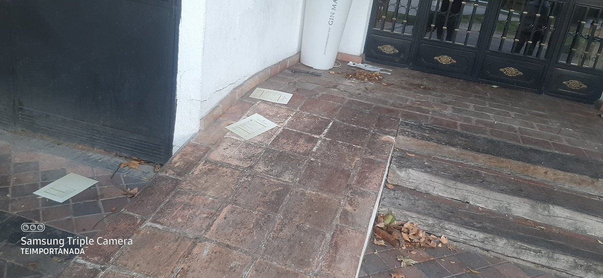 teimportalgo's tweet photo. En el Parque de los Castillos, ya no hay botellones. Gracias al trabajo de @AytoAlcorcon @PoliciaAlcorcon. Estos no hacen botellon, pero lo dejan de pena.¿Quien limpiará esto?
@ppyjj_panimal @EsmasAlcorcon.
Fotos del día 04/10/2021 y de hoy 06/10/2021. https://t.co/OZCTrhxoIK