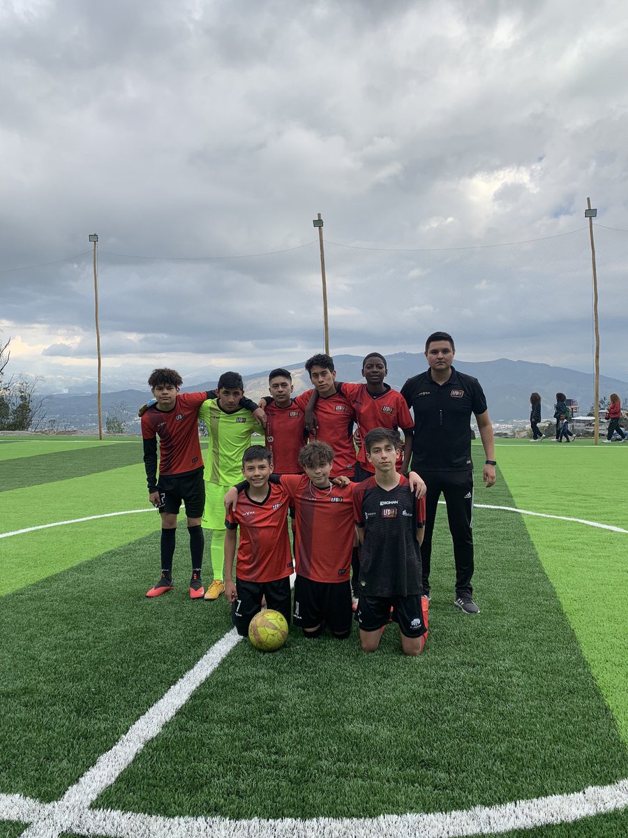 LifeFSport's tweet photo. Mientras no sabías que hacer con las redes sociales 🤯, nosotros entrenamos con todos los juguetes ⚽️🔴⚫️⚽️ https://t.co/eRHHFwq6Fk
