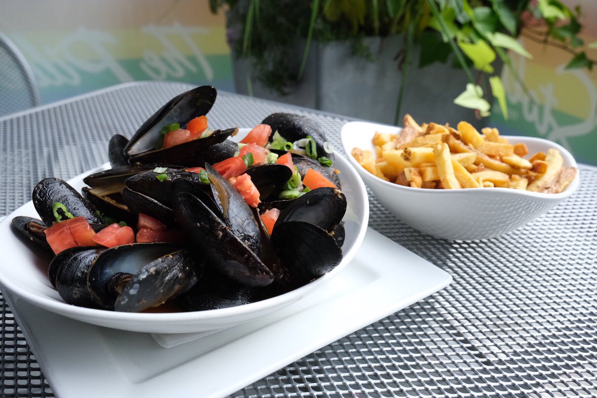 thepilot_to's tweet photo. #Mussels & #Frites! One of our features today.
•
1 Lb. of fresh P.E.I. mussels steamed in a white wine, basil tomato broth. Served with The Pilot's famous hand-cut #fries.
•
•
#thepilot #tavern #bar #dailyfeature #Toronto #Yorkville #torontorestaurants #torontoeats https://t.co/5vN24NKWyb