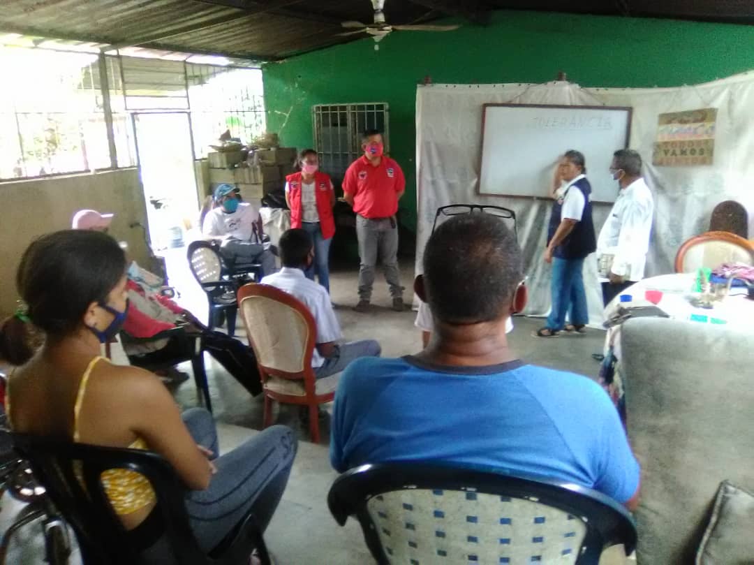 FONA_oficial's tweet photo. #FonaCojedes y #DPD realizaron un conversatorio sobre "Autoestima y Empoderamiento de Herramientas Positivas" a las personas con discapacidad que conforman el movimiento #MOSUPDIS, así como también sobre las medidas de bioseguridad contra el #COVID19 

#ProducciónEnMarcha
#6Oct https://t.co/eHh5JyrumQ