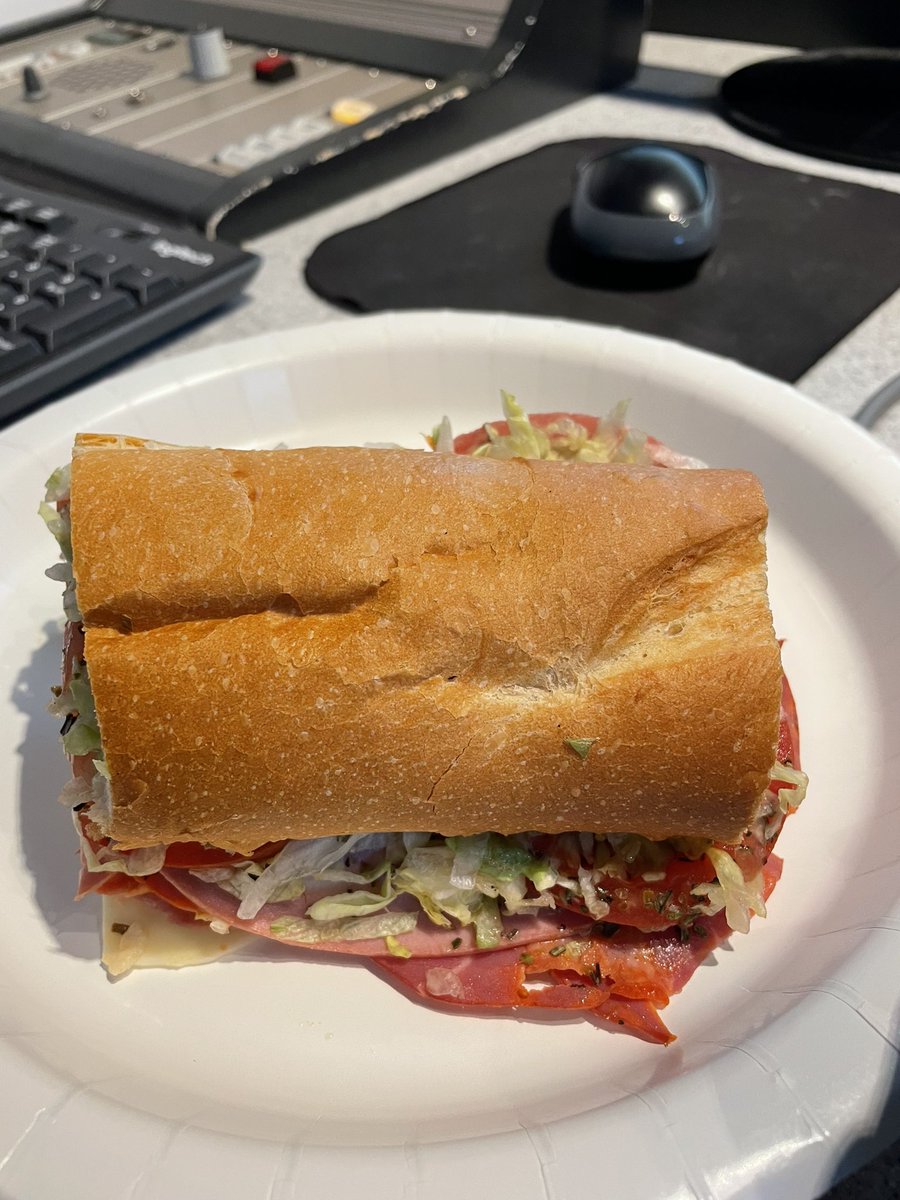 Ecnerwal23's tweet photo. @LinBrehmer @93XRT Thanks Lin #LunchWithLin https://t.co/CsAxfTejvl