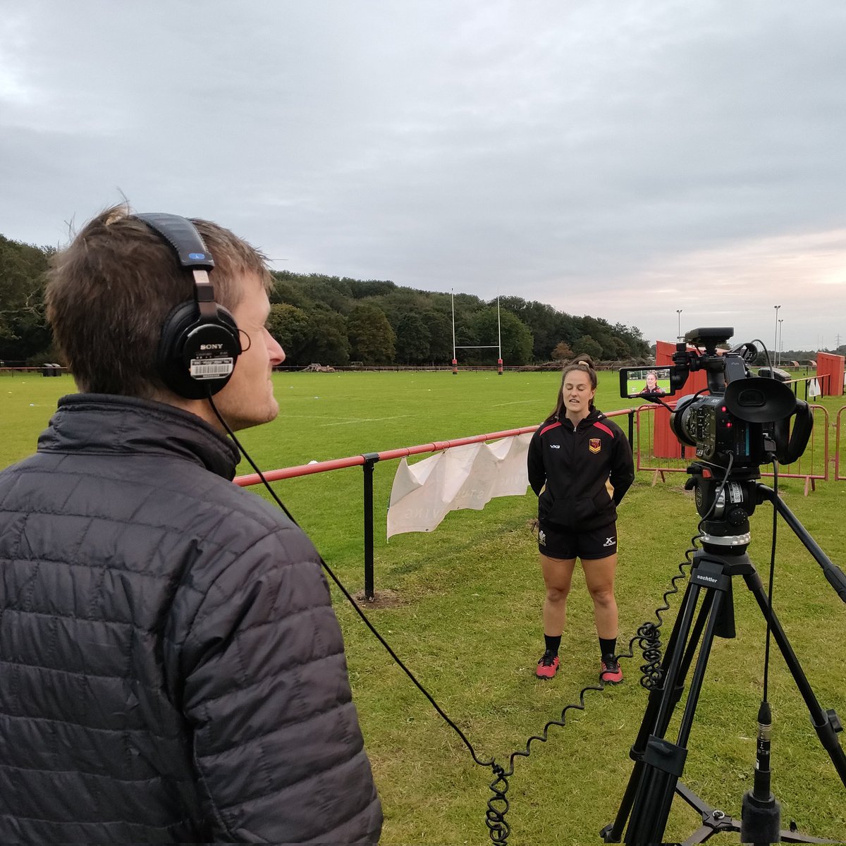 WalesRugbyL's tweet photo. 📺TELEVISION / TELEDU

Great to see @BBCWalesToday @BBCSportWales @S4Cchwaraeon @S4C at @waleswomenrugby league training as we prepare to face @Irelandrl on Sunday 17 October. Diolch @_Dafydd_Jones_ 

🎟️TICKETS / TOCENAU: https://t.co/9X9Qxvhy7s

#InLeagueTogether #RugbyLeague https://t.co/Z06Ikjpb9A