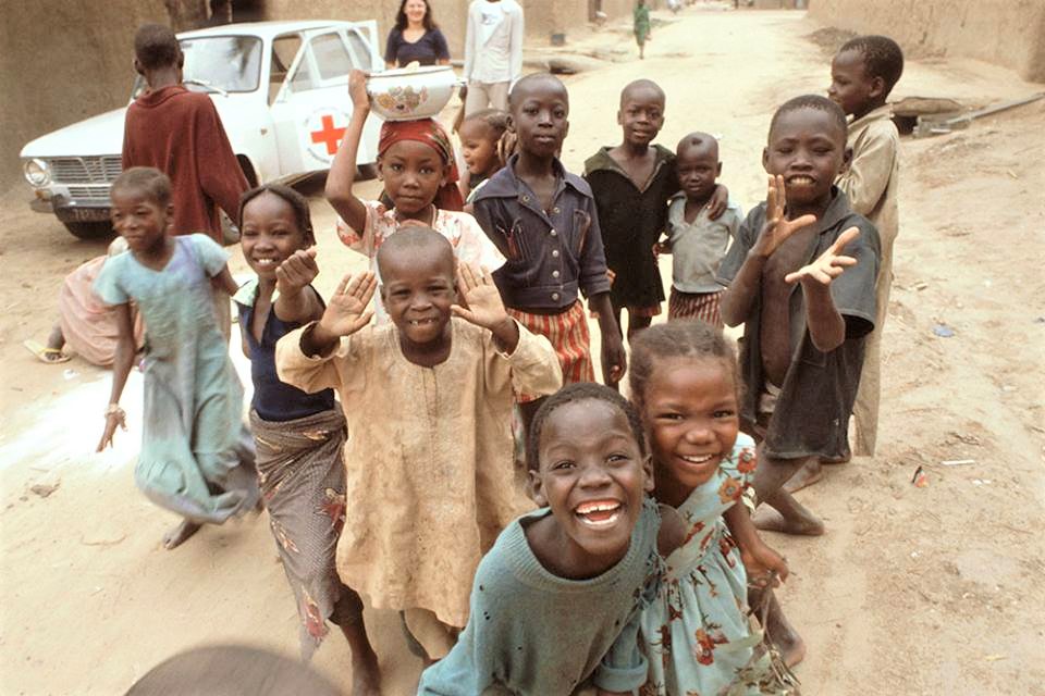 CICV_pt's tweet photo. - Não são soldados. 
- Não são escudos.
- Não são alvos.

São apenas crianças. 

😔 Tragicamente, 1 em cada 10 crianças no mundo é afetada por conflitos armados. https://t.co/F6I1LFCmhi