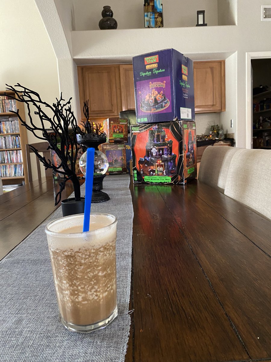 Som3thingWik3d's tweet photo. Yesterday’s view #halloween #halloweendecor #halloweendecorating https://t.co/d30nSQZmvS