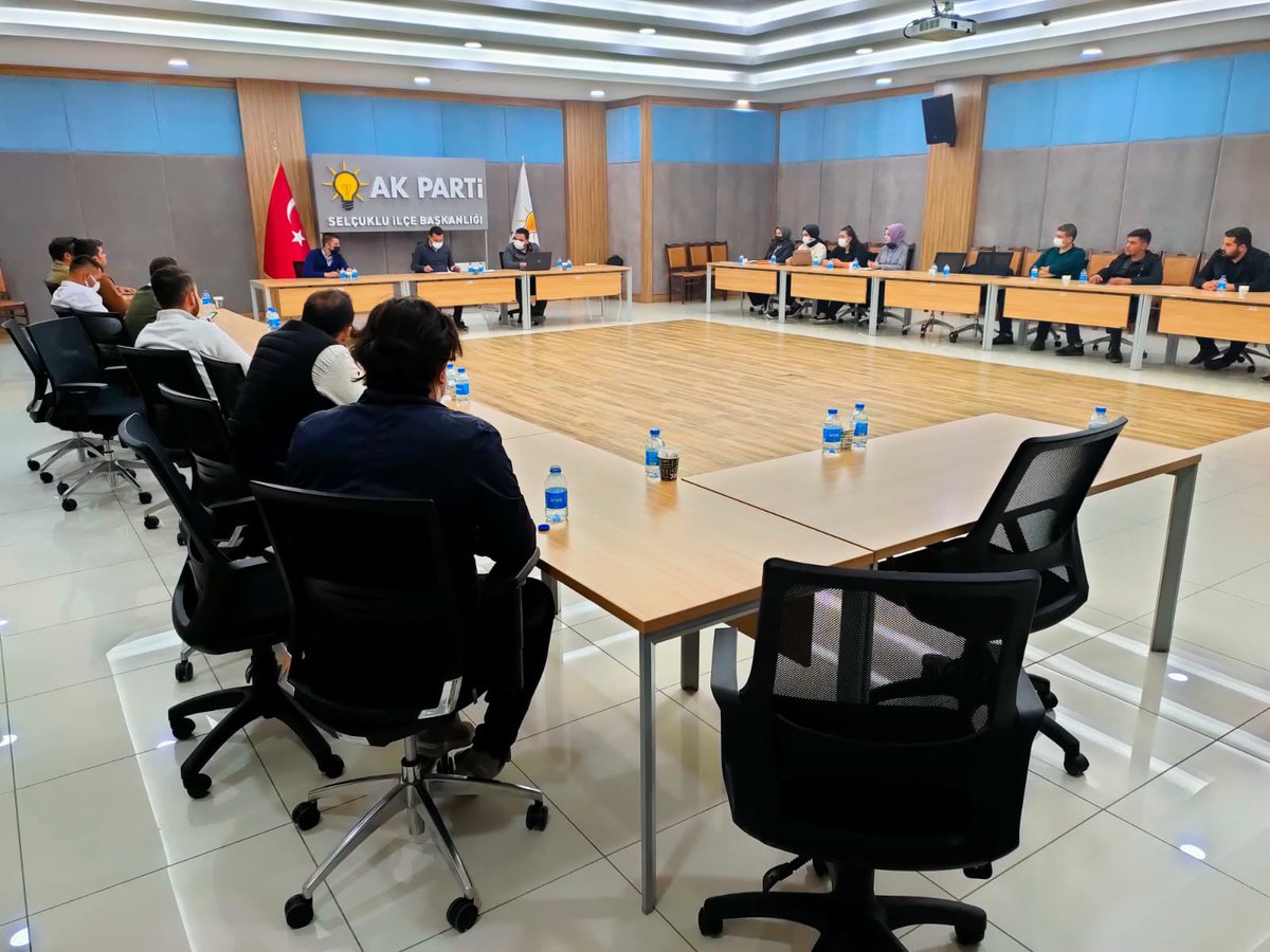 akgencselcuklu's tweet photo. Haftalık olağan Yönetim Kurulu toplantımızı Başkanımız @MBahadirDinler’in Başkanlığında teşkilat binamızda gerçekleştirdik. 

Gündeme dair değerlendirmelerde bulunduk. https://t.co/9RNwdpGHtb