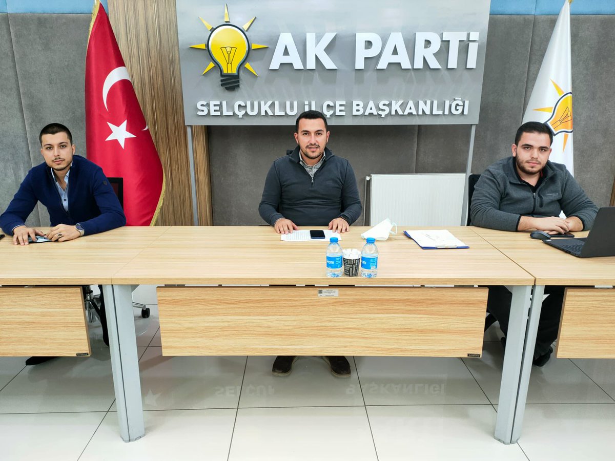 akgencselcuklu's tweet photo. Haftalık olağan Yönetim Kurulu toplantımızı Başkanımız @MBahadirDinler’in Başkanlığında teşkilat binamızda gerçekleştirdik. 

Gündeme dair değerlendirmelerde bulunduk. https://t.co/9RNwdpGHtb