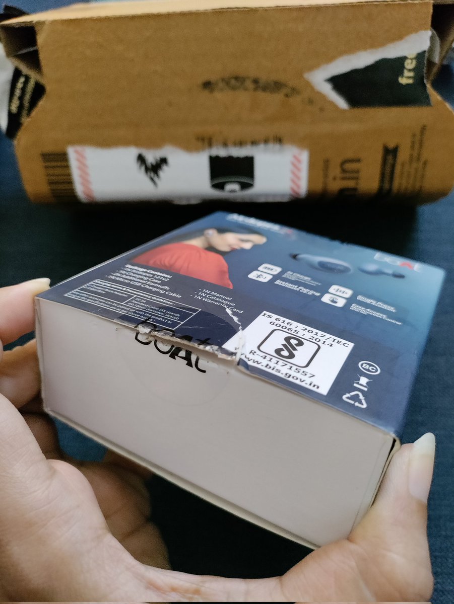pavithrakswamy's tweet image. So this is what The Great Festival is about, eh @amazonIN? Received this today, with clearly zero effort to even pretend it&apos;s a new pair of @RockWithboAt Airdopes. Disappointed. Oh, and no returns / refunds either. Not surprised.