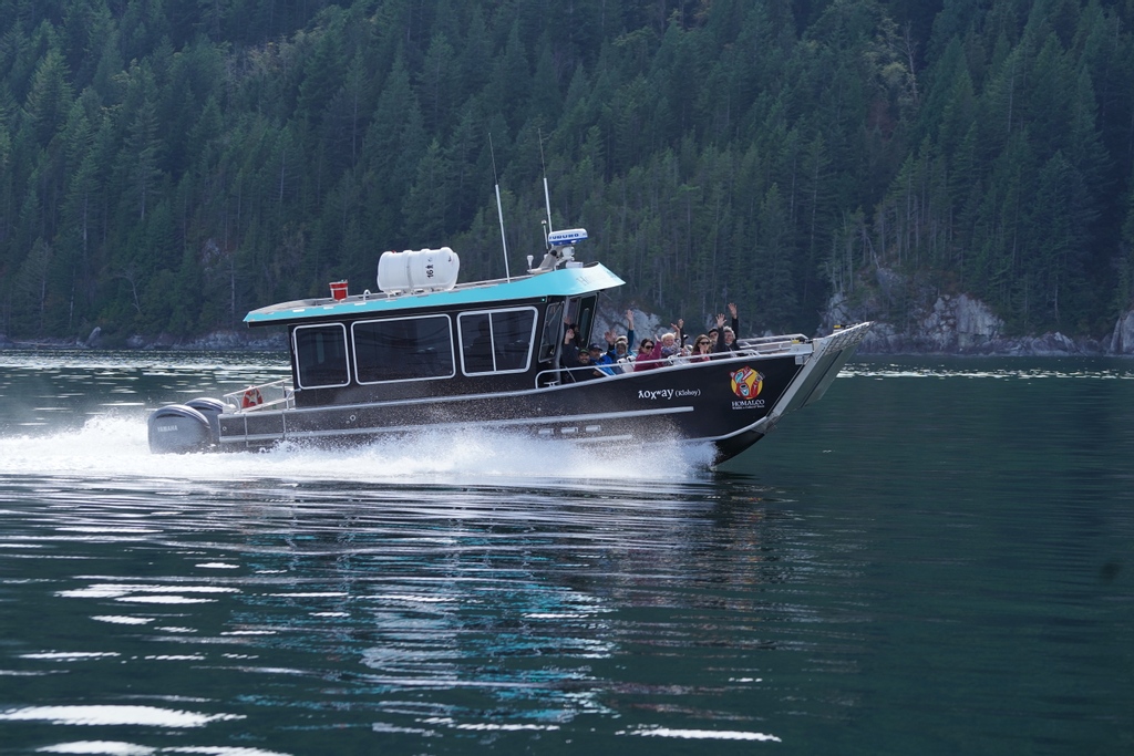 HomalcoTours's tweet photo. There she goes! ΖoΟΚ·ay (Klohoy) is a crowd pleaser with her versatile seating. Comfort seating indoors PLUS adventure seating at the front where you get to feel that crisp ocean air on your face. Like a zodiac... but better.
#homalcotours #discoverhomalco https://t.co/AbWDKAqO0r