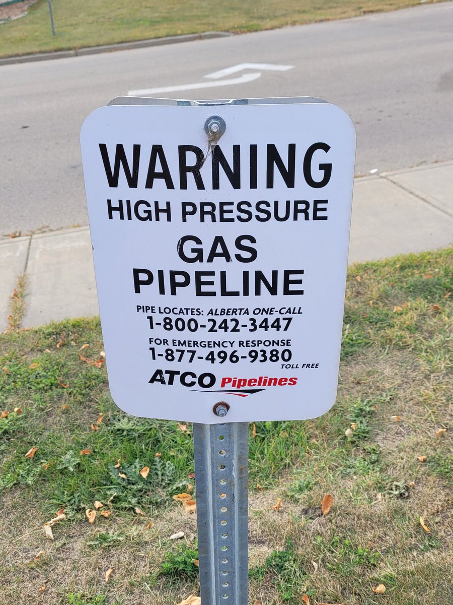 digsafeyeg's tweet photo. Signs help you understand the #facilities in your neighborhood,a request for a #locate from the
#utilitysafetyPartners,will confirm their location in the AIR and Ground before you start your project.
@Utility_Safety #clickbeforeyoudig #eapuoc #wherestheline #ATCOgas #EPCOR https://t.co/KqCoG60aDS