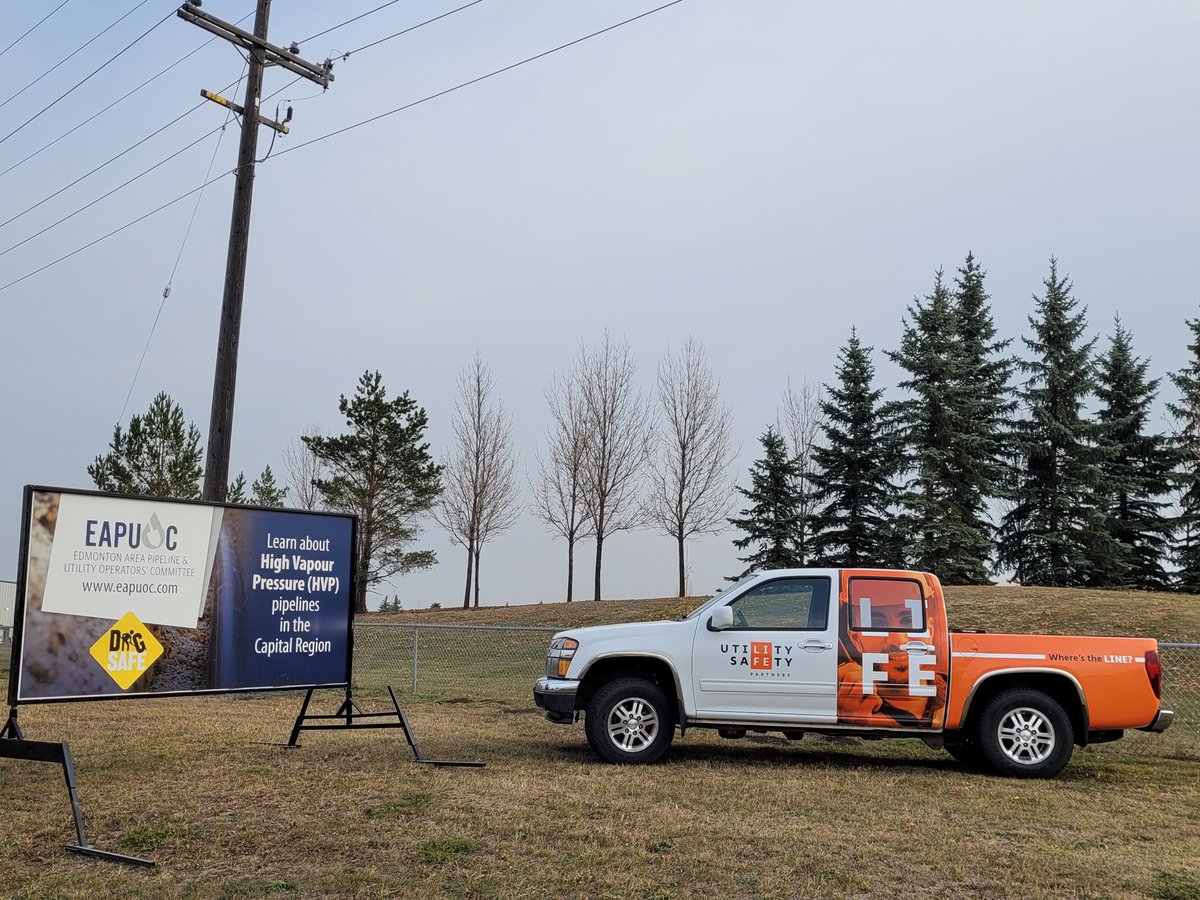 digsafeyeg's tweet photo. Signs help you understand the #facilities in your neighborhood,a request for a #locate from the
#utilitysafetyPartners,will confirm their location in the AIR and Ground before you start your project.
@Utility_Safety #clickbeforeyoudig #eapuoc #wherestheline #ATCOgas #EPCOR https://t.co/KqCoG60aDS