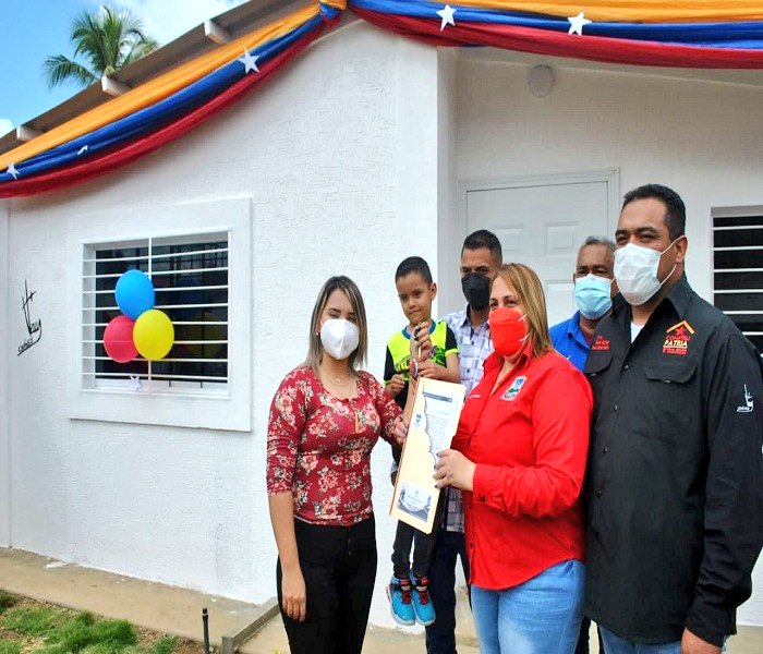 LuisABlancoG's tweet photo. #Entérate: Urbanismo Villas del Paurario, se consolida en capital guariqueña con 12 viviendas, obra de la #GMVV ejecutada por @invimur1

Más información ⬇️
👁‍🗨 https://t.co/IDpMCceLT8
#GuáricoProductivoYDeEncuentro.
@LEONARD36431825 @Gabo_280384
@Mayerling_psuv
@GabrielVolcane3 https://t.co/EkhoUZb2Uy