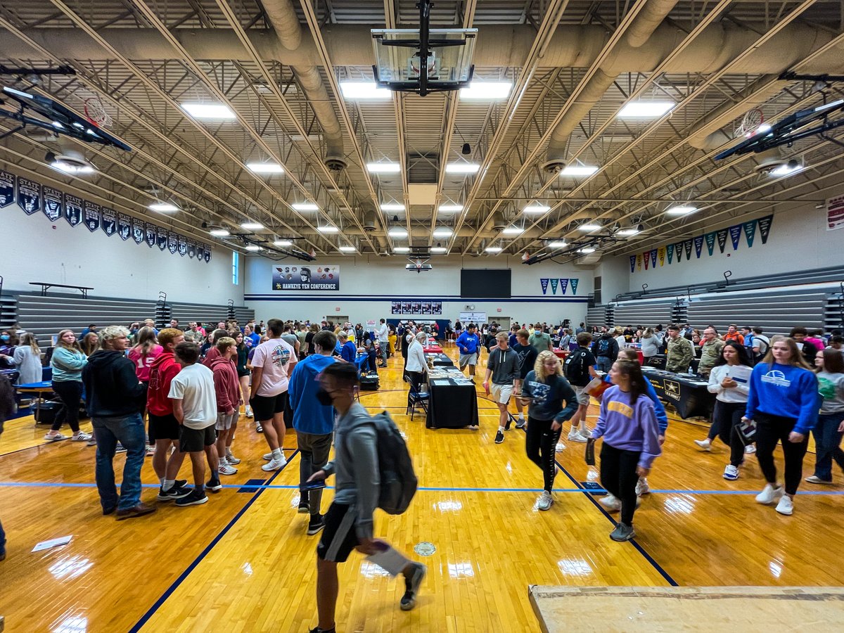LewisCentralCSD's tweet photo. Thank you to the 50+ colleges, universities and military representatives that stopped by LCHS today to meet students from across southwest Iowa! #InspiringExcellenceLC #swiowa #LCTitans https://t.co/0tY8G2S1Wd
