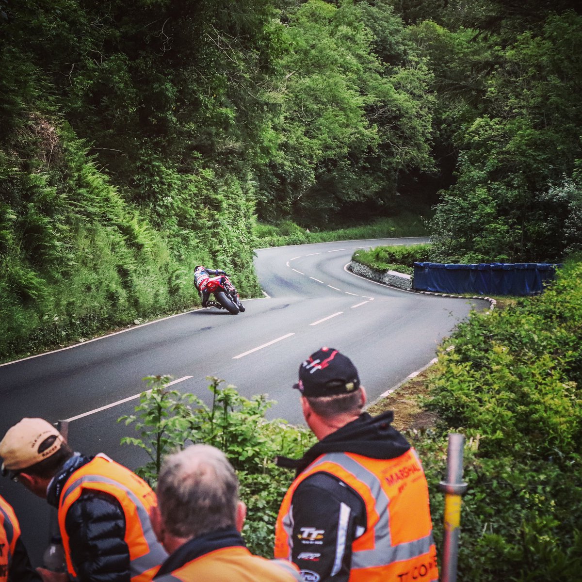 blackdub_9's tweet photo. Varied viewing at @blackdub_9 with @CoUggly 144mph approach speed , this is what awaits riders after the blind left corner .#theblackdub #mile9 #lovett #ttraces #ttiom #isleofmantt #marshalls #lonerider #whereangelsfeartotread #godofspeed #borntoride #freedom #realroadracing https://t.co/XEFgd23phh