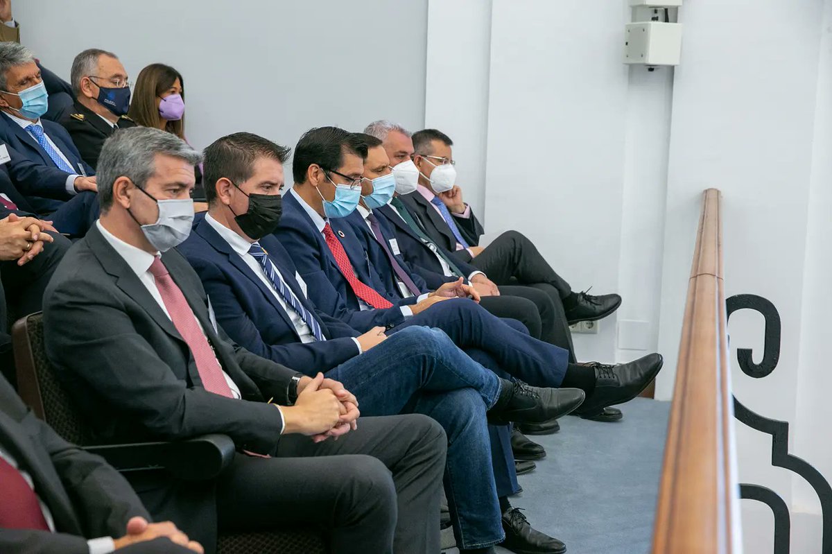 JoseleCaballero's tweet image. #CLMprogresa de la mano del @gobjccm de @garciapage y la provincia de Ciudad Real también. Hoy he asistido al Debate del Estado de la Región en las @cortesclm y me alegra el compromiso del presidente y su gobierno con la provincia con inversiones como estas 👇: