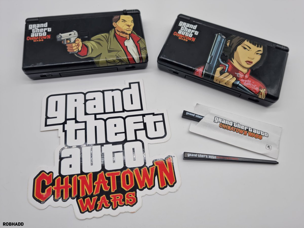 RobCGH's tweet photo. GTA Chinatown Wars Custom DS's 

Out of these two designs only 15 were made of each. These were given away to a select few people for the launch party in the Nintendo World store to celebrate the release in 2009. 

#RockstarGames #ChinatownWars #GTACTW https://t.co/IWx0aqUJfW