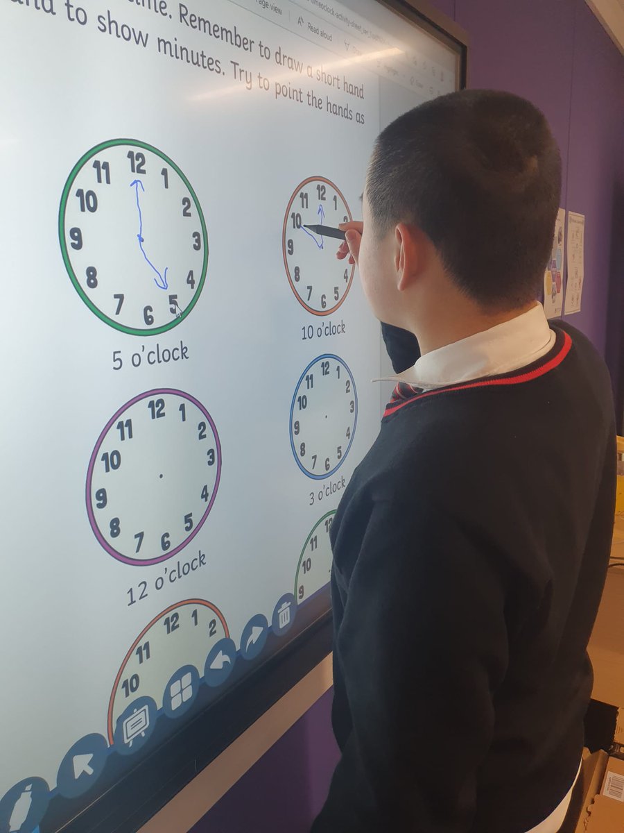 Cantonian_Base's tweet photo. Important life long math skills with @MrsLDale in the base today 💷🕗 #moneyandtime #lifelonglearning #accessbase #successforall @cantonianhs https://t.co/AIy0LOUHMQ