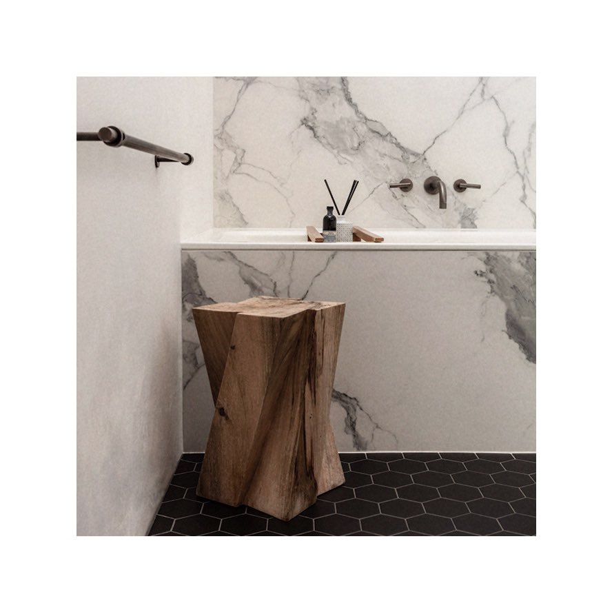 The days are starting to be cooler 🥶🥶🥶
How about a warm and relaxing bath? 🛀🏻😌

#YAMProjects #london #design #interior #bathroom #relax #bath #minimalism #home #bathroominspiration #bathroomdesign #matble #monochrome #tadelakt