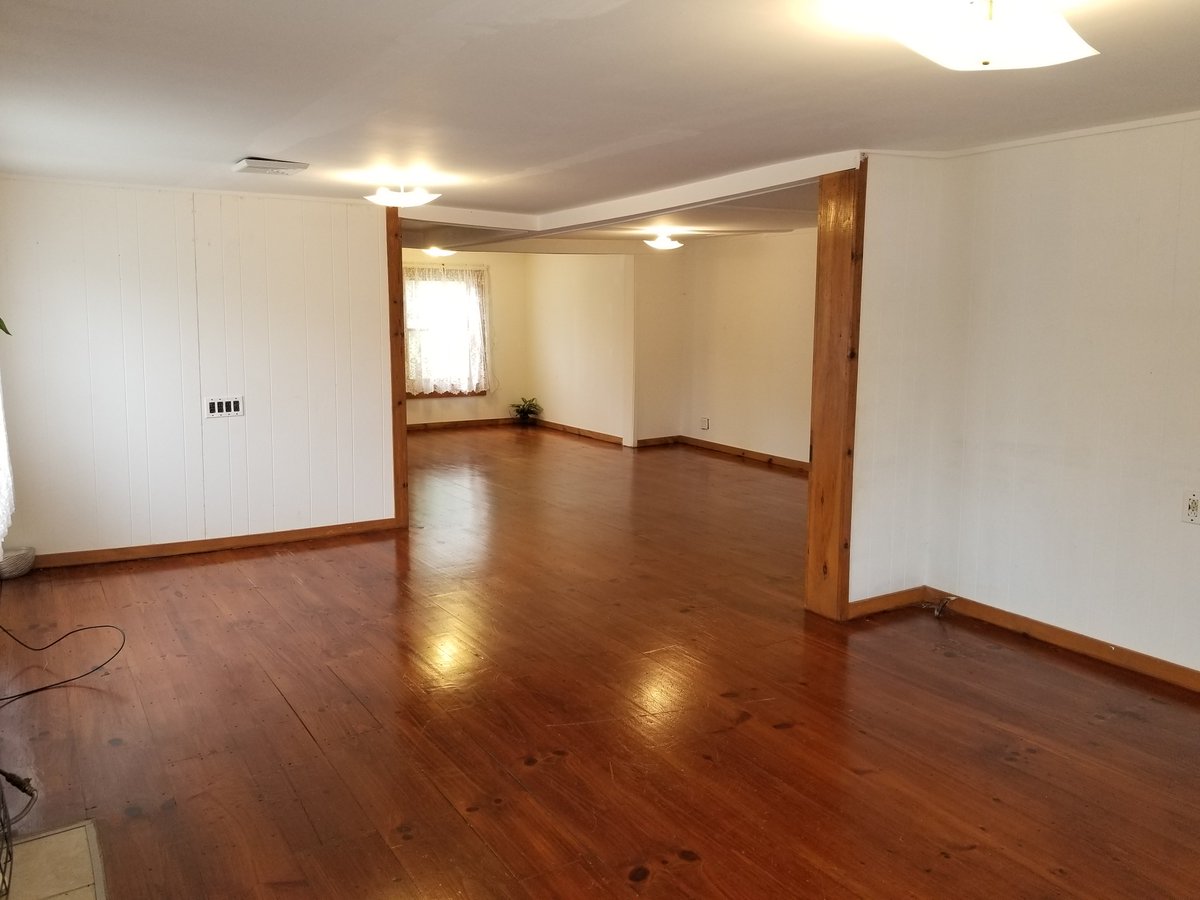 dagmarsands's tweet photo. 5419 Hwy 129 North. Residential property for sale in Cleveland, GA at $275,000. The property is right off the highway with a double-sided driveway. This is a 3 bedroom, 2 bathroom home with hardwood floors, and a workshop building adjacent. https://t.co/YoCBoYfikL https://t.co/EHsQf4hqZB