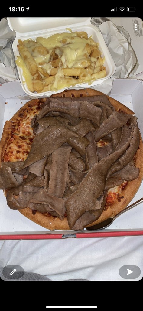 leesingleton02's tweet photo. Ordered a donner pizza up Oban and got whacked way this wit chance ye got 😭😭 https://t.co/RPGfdw5MKJ