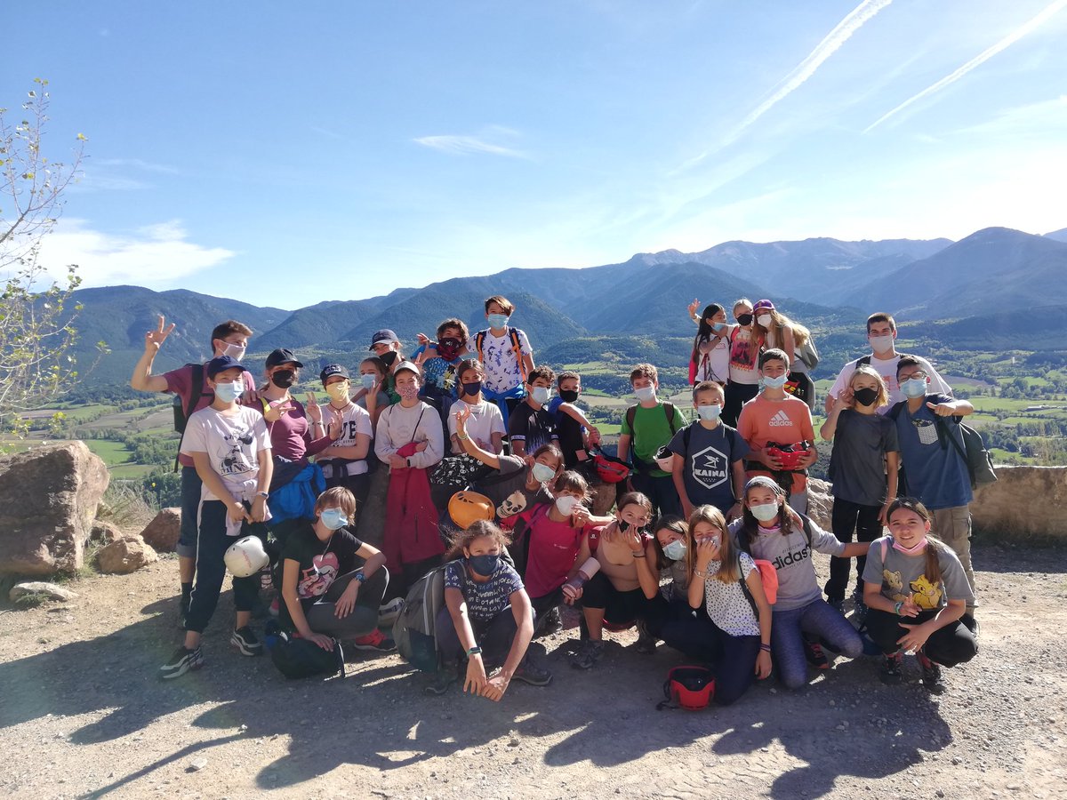 ESO1Virolai's tweet photo. Foto de grup abans d'entrar a les meravelloses #coves d'Anes!
#convisvirolai #1rdeso https://t.co/LZuHNVXftB https://t.co/NOJV2ENOHg