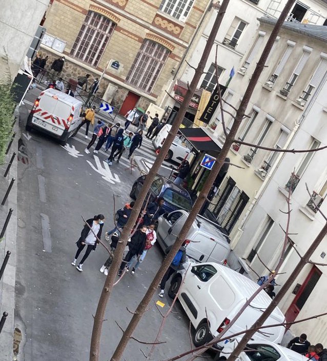 La viedejean (@viedejean) on Twitter photo Rue d’Oran, rue aux enfants ? On voit surtout des voitures. Problème @antoine_dpnt <a href="/mairie18paris/">Mairie 18 Paris</a> Rue d’Oran, rue aux enfants ? On voit surtout des voitures. Problème @antoine_dpnt <a href="/mairie18paris/">Mairie 18 Paris</a>