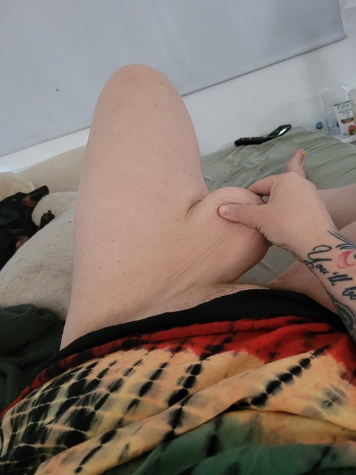 The downside of major weight loss. Soooooooo much skin. Can't wait for skin removal https://t.co/46q