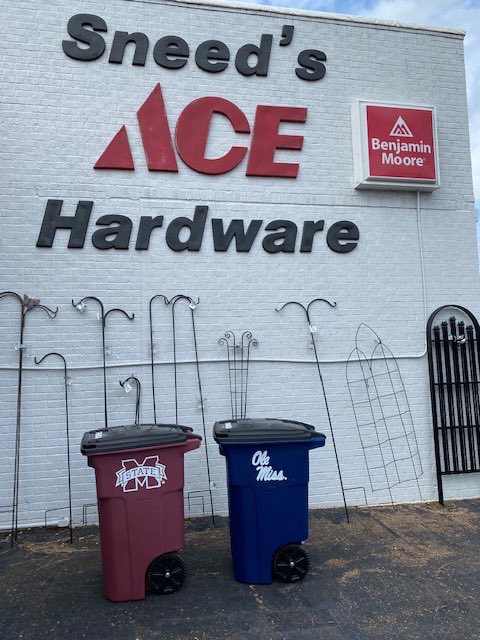myfancan's tweet photo. OXFORD: get your FanCan at Sneed’s Ace Hardware today! #HottyToddy #HailState https://t.co/I04wcA14Br