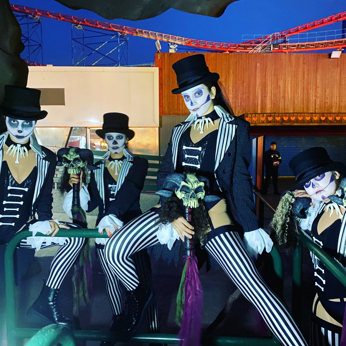 ScareTrack's tweet photo. It’s time for Journey To Hell Freak Nights at @Pleasure_Beach - wish us luck!
.
.
#pleasurebeach #blackpool #blackpoolpleasurebeach #freaknights #journeytohell #halloween #scare #haunt #scaremaze #scareattraction #hauntedhouse #scaretrack #scarecam #letsgetscared https://t.co/lcbGMOlSMV
