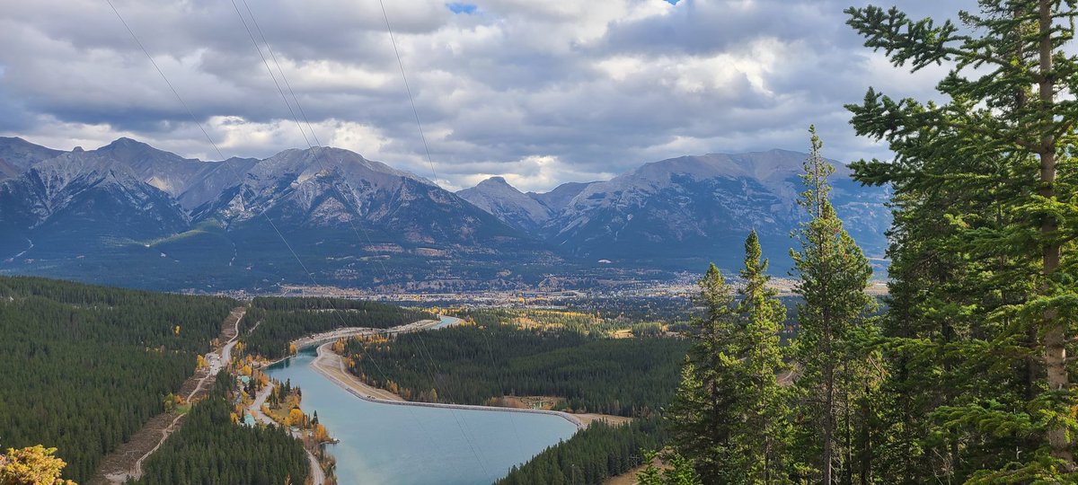 MrSmith400's tweet photo. Photography field trip. Great day in Kananaskis! @rvsed @WHCroxford https://t.co/ZPMPXuk2pl