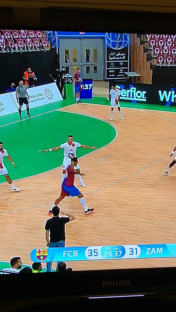 What a game Fcb-Zamalek!!!!!! Loving this sport. This sport is faster, stronger, more fair, huge. TOTAL. @ihf_info <a href="/EHF_Activities/">European Handball Federation</a>