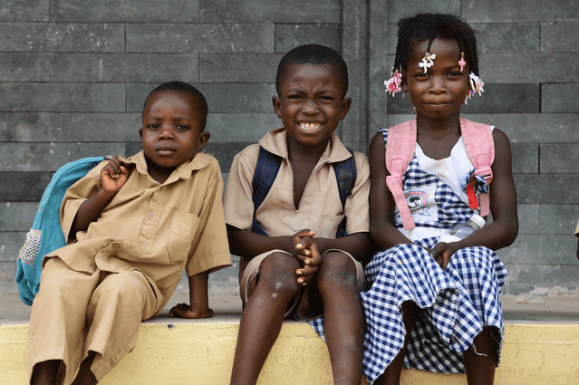 unicef_LO's tweet photo. 🚀⚽ Grâce au #MatchDesHéros, vous pouvez aider @UNICEF_france à équiper des salles de classe, à former des enseignants et construire des points d’eau dans les écoles en Côte-d'Ivoire.

On compte sur votre mobilisation 💙 👉 https://t.co/m4ZbmsbJXl #PourChaqueEnfant https://t.co/XMmbwudlHF