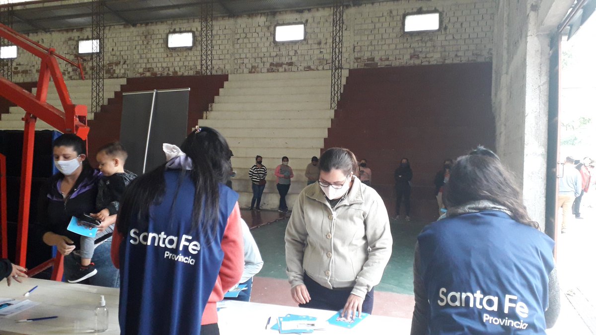 mfghiselli's tweet photo. Operativo Tarjeta AlimentAR en Villa Ocampo!!!
@GobSantaFe 
@MinDesarrolloSF 
@omarperotti 
@capitanidanilo 
@fernandomazz 
@camiloscaglia 
@mfghiselli 
@PKababe 
#santafepresente https://t.co/9yeWTmp8Ng