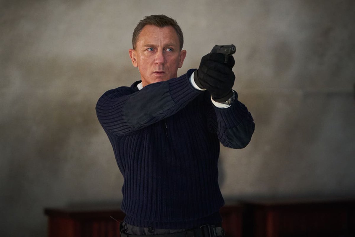 ¿Es #Sintiempoparamorir la mejor película de la saga #JamesBond007 desde que está protagonizada por #DanielCraig? Te damos la repuesta en nuestra review: losinterrogantes.com/cine/criticas/… Ya en cines después de una larga espera <a href="/Universal_Spain/">Universal Pictures</a>