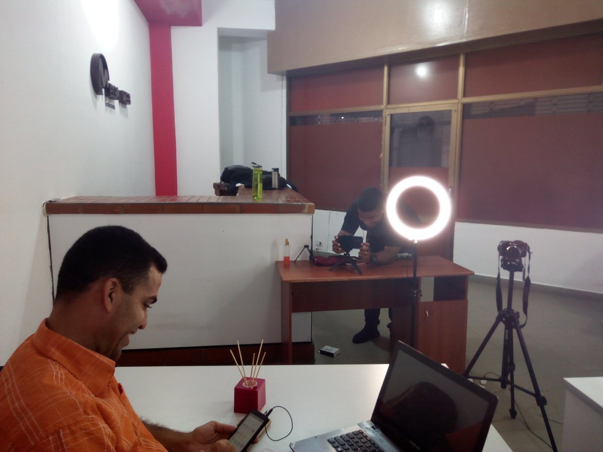 CrisSalazar04's tweet photo. Pronto el capítulo 2 de #SinFormato ... Junto a estos panas @fmachadoradio y @josueutreraweb
.
.
Varios temas para disfrutar en nuestro canal de YouTube.
.
.
.
#Poscast #CristisnSalazar #Venezuela #Guatire #Podcaster @megaweb.ve #ValleArriba https://t.co/tqNQvrUorr
