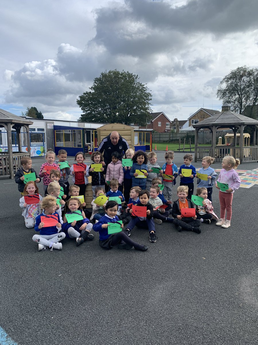 GwaunmeisgynFP's tweet photo. Dosbarth Enfys Reception earn their certificates today from Gazza after completing their football training sessions. We all loved learning new skills whilst keeping fit and working on our listening skills . Thank you Gazza and CCFC 🌈. #CCFC_foundation https://t.co/Ue9aq3dNWY