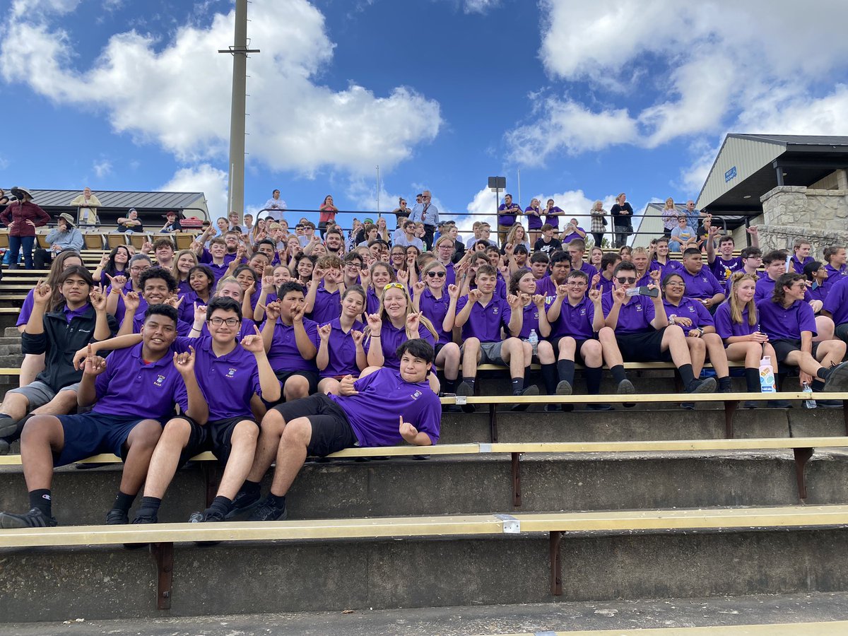 emporiastate's tweet photo. Got some #StingersUp from the bands of @MaizeEagles and @ArkCitySchools at the marching festival today! We loved having so many talented musicians on campus! https://t.co/eUv2IlcB0e