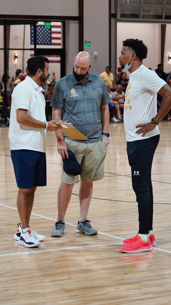 CoachRHairston's tweet photo. Shout out to my road dogs that are right by my side every Spring and Summer! You couldn’t ask for a better group of men to coach with and to pour into these teams each year! #NationalCoachesDay https://t.co/0rBdZDlY2Z