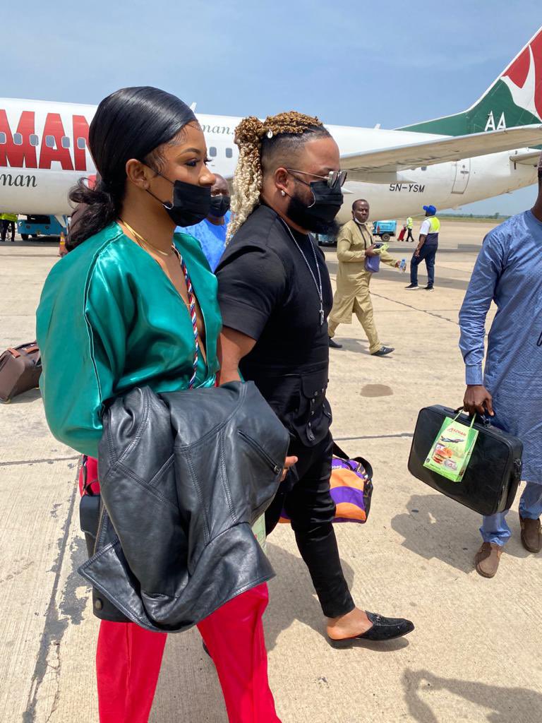 AzmanAir's tweet photo. Welcome to #Kano Mazi WhiteMoney and the leader of Rose Army, Liquorose
We are proud to be part of your success stories; thank you for choosing @AzmanAir
https://t.co/QVwapXgkVo
#LetsFlyAzmanAir
#AzmanAirExperience https://t.co/uB7xZ1Ccej