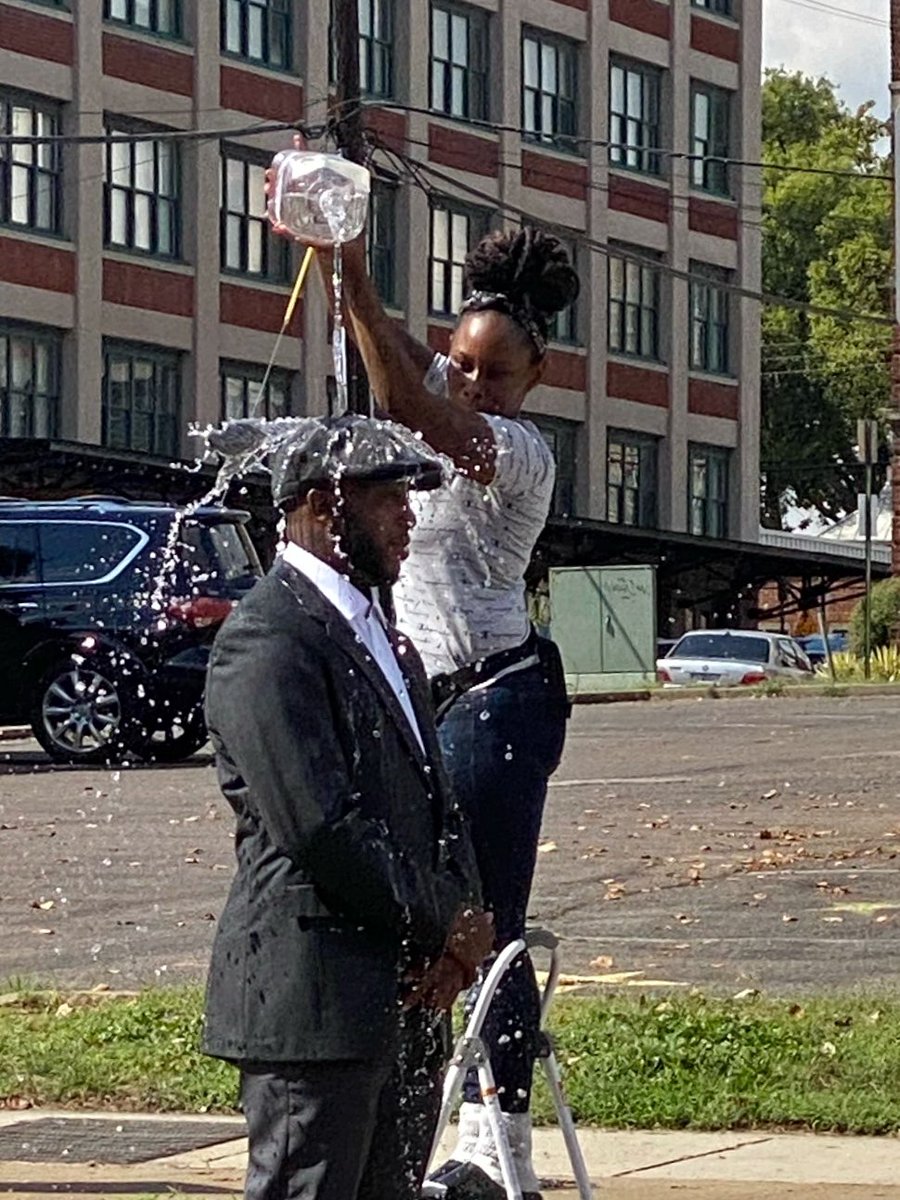 NoBearing's tweet photo. Normal stuff happening on Main cc: @influencersitw https://t.co/v1uyB8845J