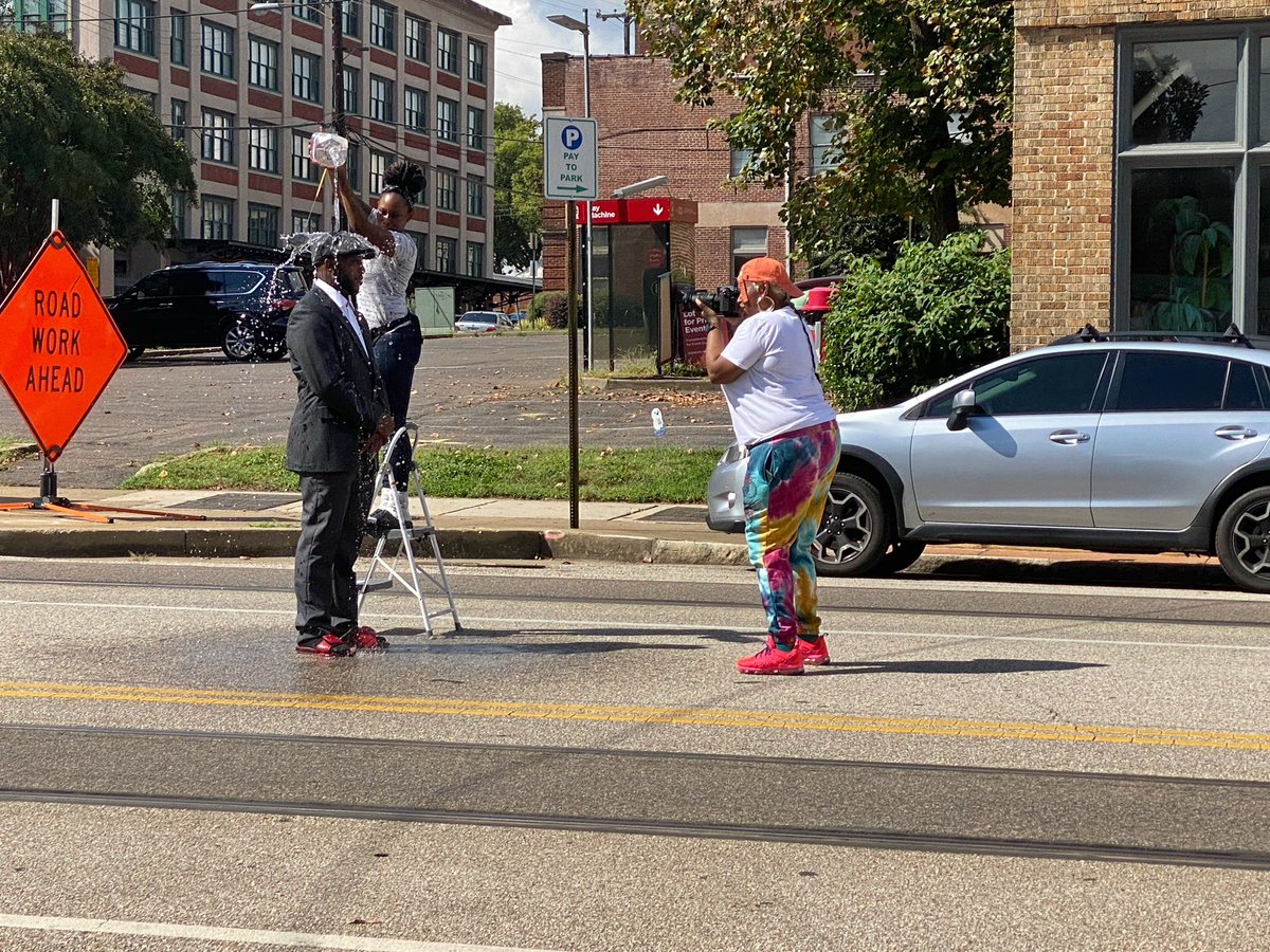 NoBearing's tweet photo. Normal stuff happening on Main cc: @influencersitw https://t.co/v1uyB8845J