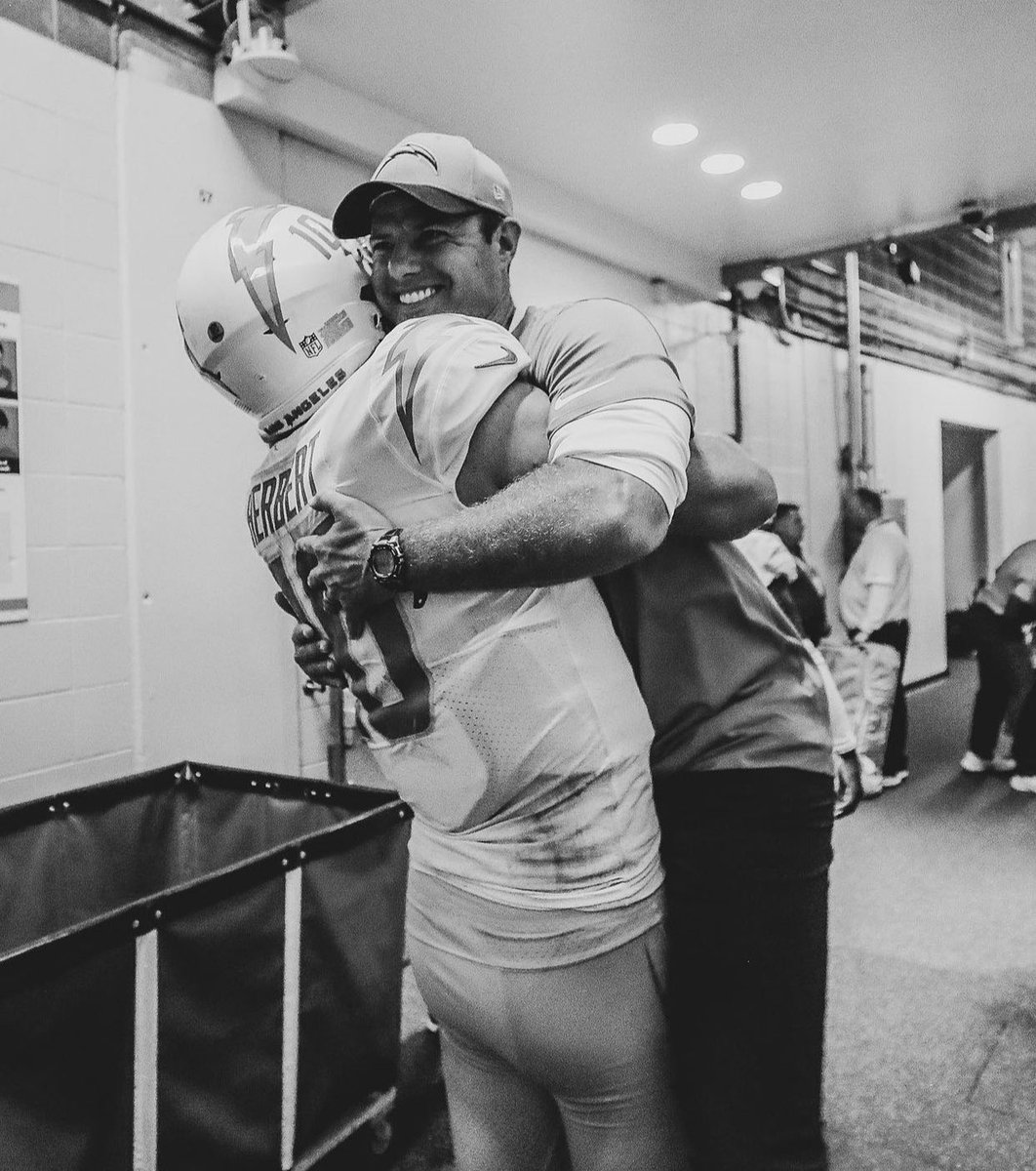 Happy national coach day to the new face of LA! Bolt Nation is behind you Coach Staley #BoltUp <a href="/chargers/">Los Angeles Chargers</a>