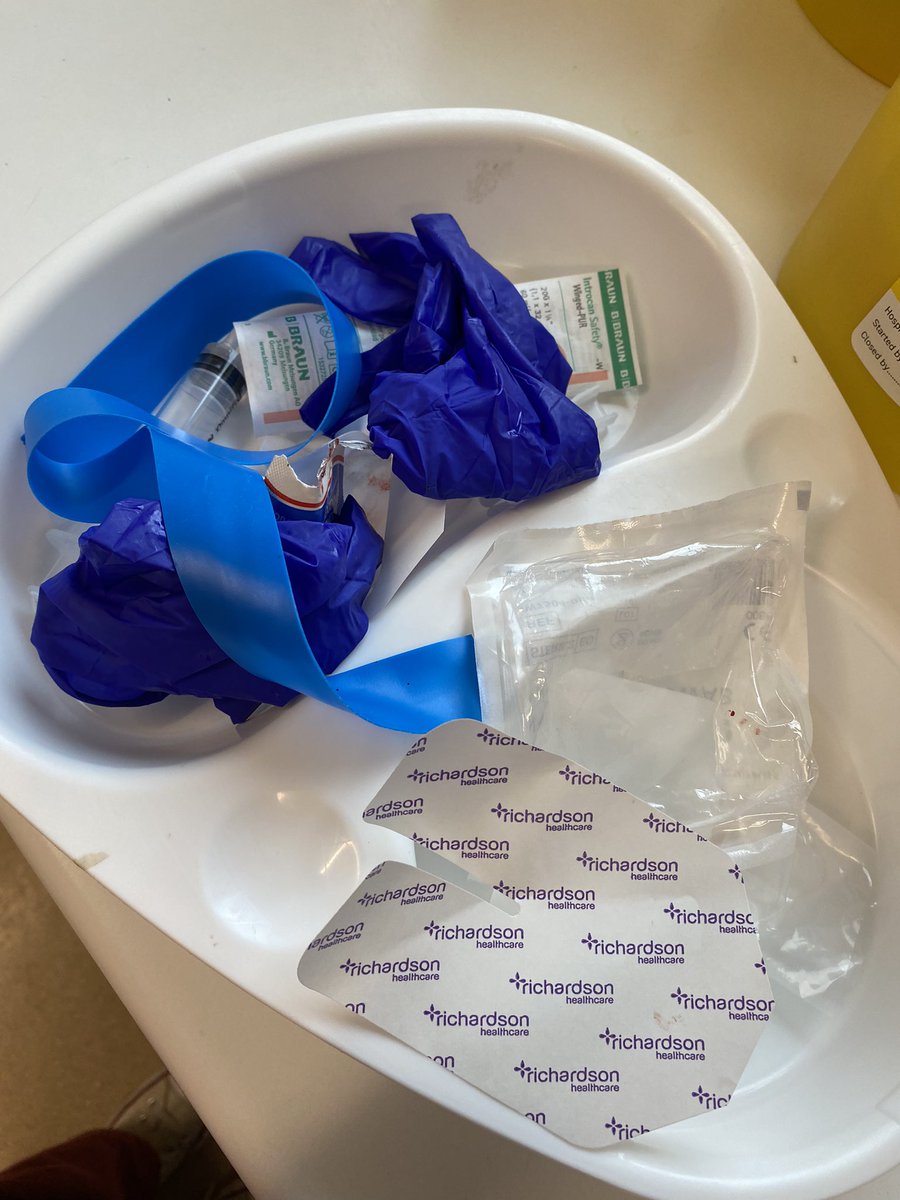 The amount of plastic waste from one cannula. It doesn’t need to be like this - it’s entirely possible to cut down on single use plastic while not compromising on patient safety. More conversations need to be had about #SustanibilityinMedicine among those in positions of power.