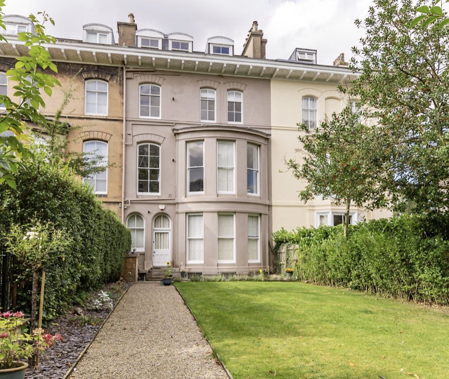 The Scholar’s Rest; a quirky 2 bed apartment bursting with antique furniture, period features &amp; modern artwork - ideal for guests searching for a unique base close to #York city centre. 
 
Find out more &amp; book your memorable stay here: bit.ly/304bXxq