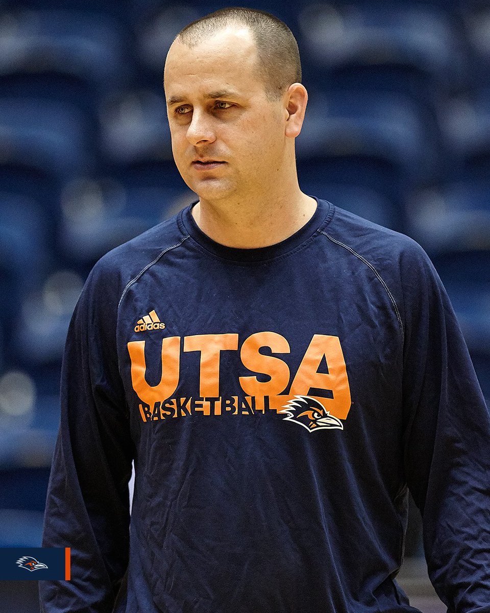 Happy #NationalCoachesDay  @CoachHensonUTSA, <a href="/CoachMikePeck/">Michael Peck</a> <a href="/CoachAHood/">Adam Hood</a> <a href="/CoachSThompson/">Scott Thompson</a>! 

#BirdsUp 🤙 | #RunWithUs