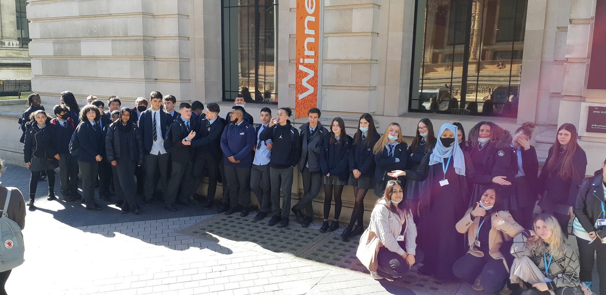 Year 11 and 12 3D Design and Textiles students had a great visit to the Science Museum and Natural History Museum today where they sketched and photographed the exhibits. @ChiswickSchool #ambitiousandproud