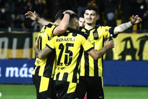 RodriLavorerio's tweet photo. “Para mi, Peñarol va a ser campeón uruguayo. Está un escalón por arriba de todos los equipos. Podrá perder algún partido, pero ninguno tiene el plantel y el sistema de juego que tenemos”. Fernando Errico, dirigente de Peñarol en @HDF1010AM.

📸 @elpaisuy https://t.co/v0IQBPKtD0