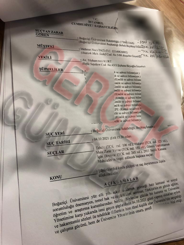 Yeni kayyum Naci görevini yerine getiriyor:

Erdoğan'ın hedef gösterdiği iki arkadaşımız, kayyum rektör Naci İnci'nin ihbarıyla tutuklandı!

#ArkadaşlarımızıSerbestBırakın
#BoğaziçiDireniyor