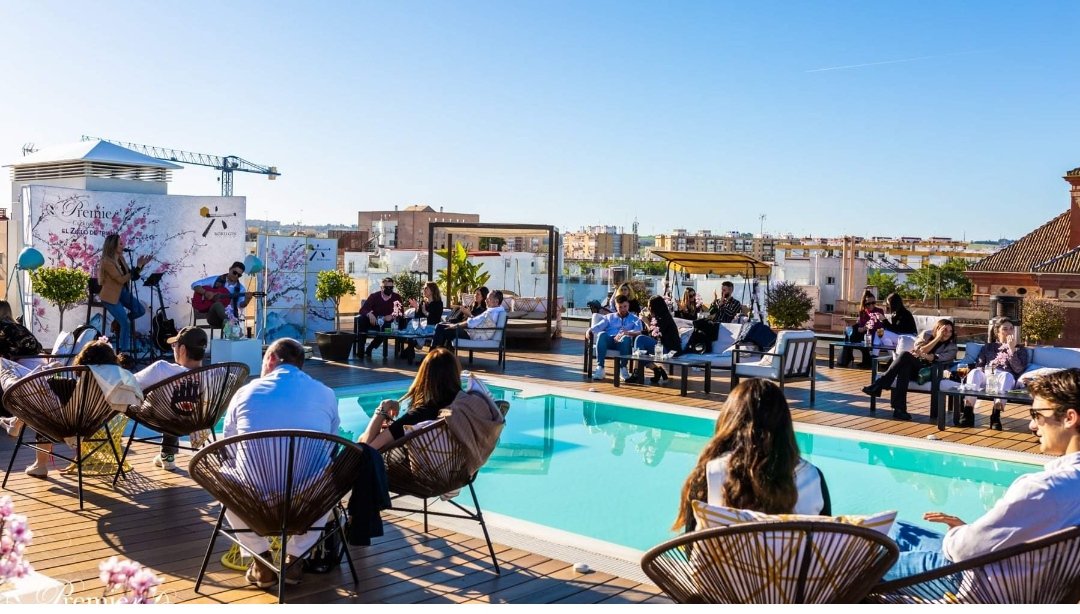 Este sueño en el que estamos tiene algo que lo hace más especial...el barrio donde se ubica...#Triana te da la oportunidad comértela y bebértela antes o después de venir a vernos...
<a href="/BarGolondrinas/">Bar Las Golondrinas Triana</a> y la terraza del <a href="/zenithoteles_es/">Zenit hotel</a> al lado de la Iglesia de San Jacinto un ejemplo.