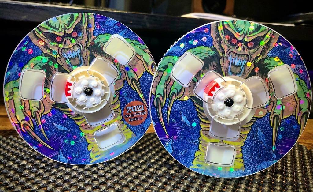 VHSGasmVR's tweet photo. Would anyone have a use for a set of sparkly, holographic Demon Wind spools for a VHS Tape?
•
•
•
•
•
#CoffinVideo #COFFINTapes #VHSspools #SpoolSwap #HorrorVHS #VHS #Horror #DemonWind #Halloween #CustomVHS #HorrorFamily #MutantFam #HorrorCollect… https://t.co/j8BVV9dQJD https://t.co/IlRI9w8uPP